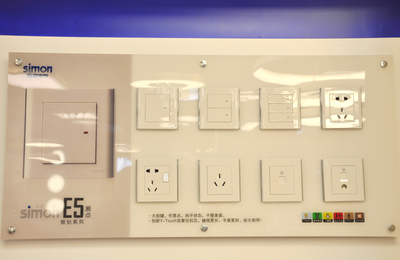 逛店西蒙電氣紅星美凱龍渾南店 燈具開關(guān)點(diǎn)亮生活